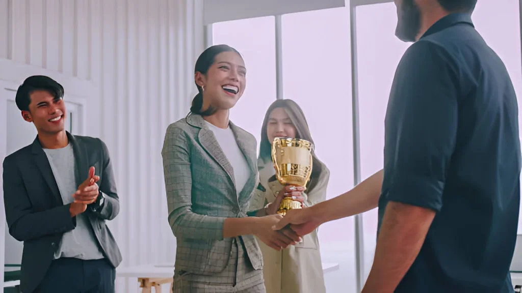 Mengapa Harus Melakukan Employee of The Month?
